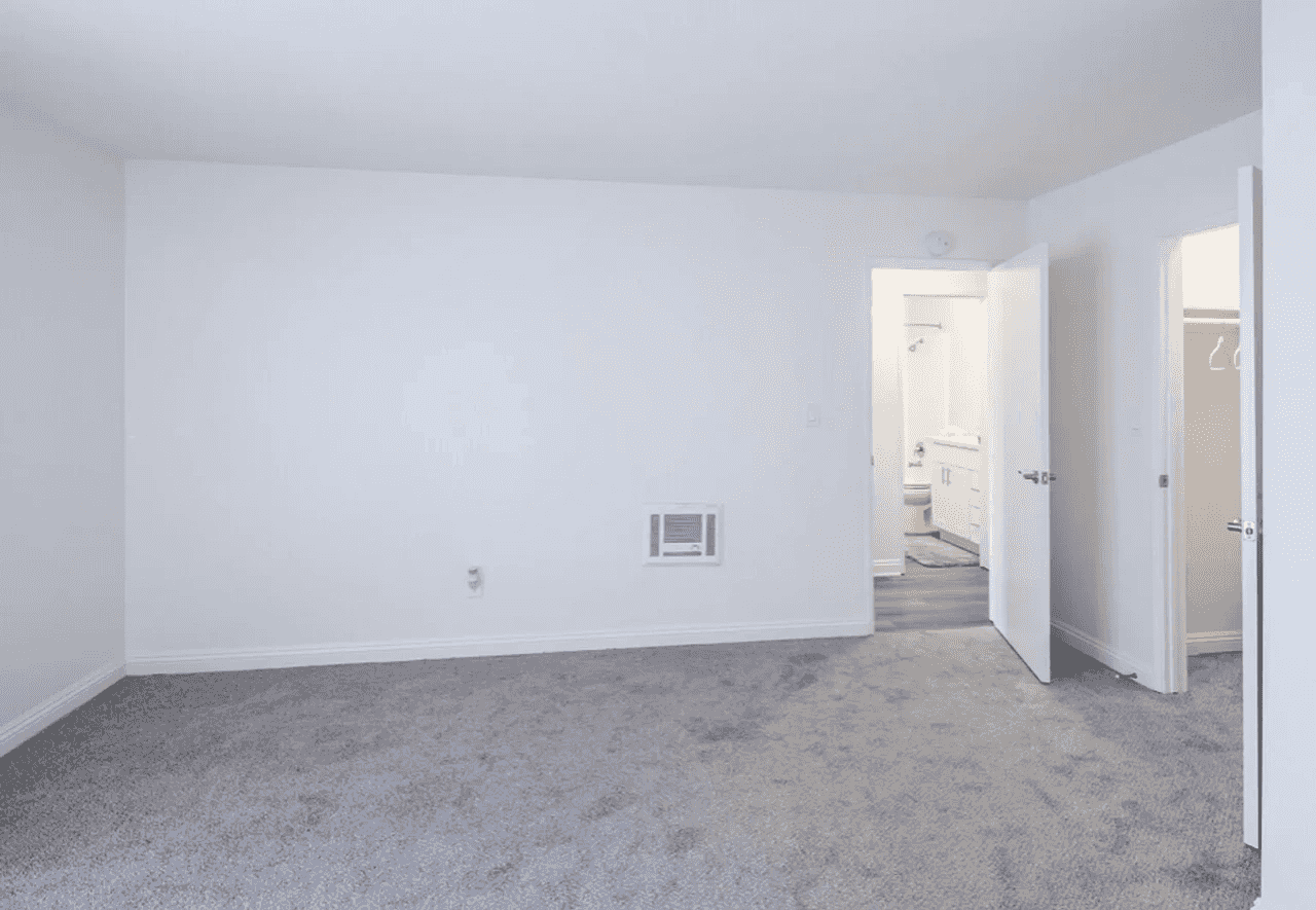 bedroom closet entry